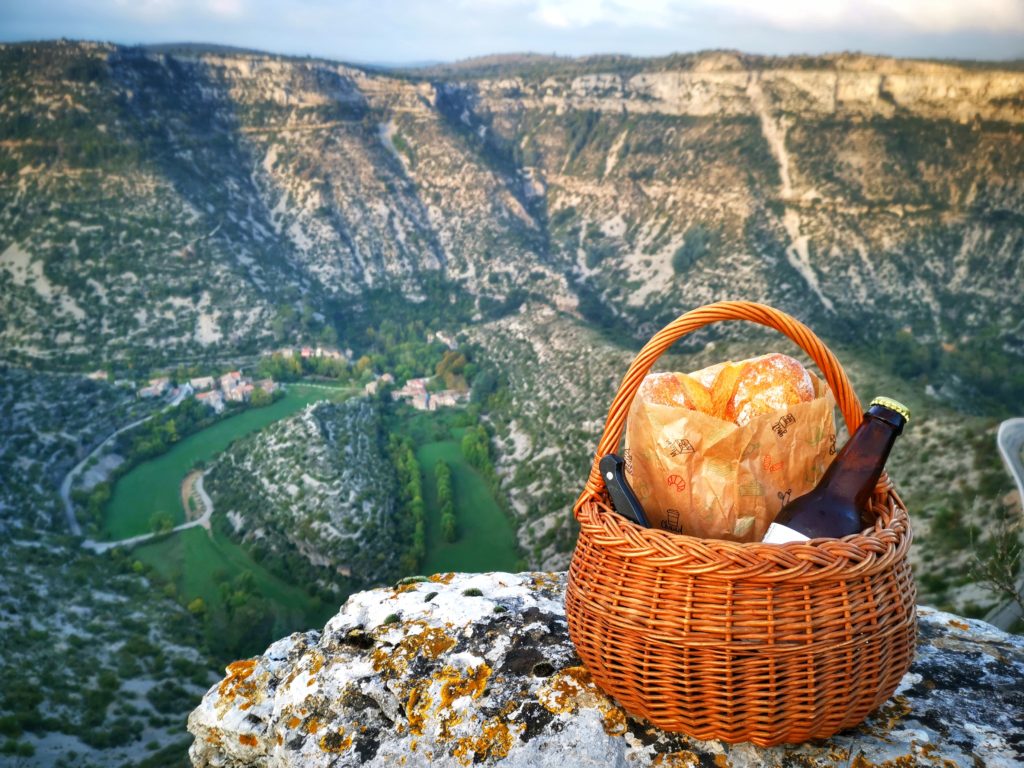 Petits plaisirs et vue sur le village de Navacelles 